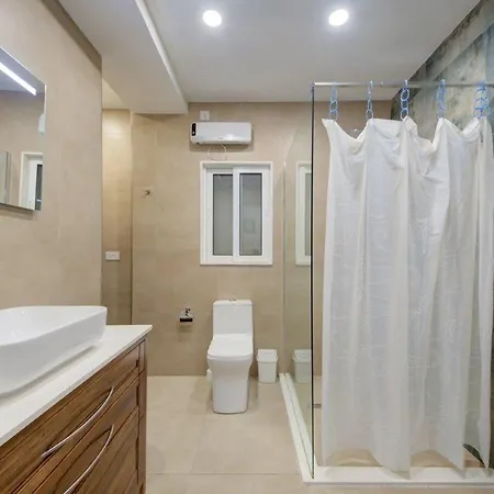 2 Bedroom Maisonette In The Heart Of *