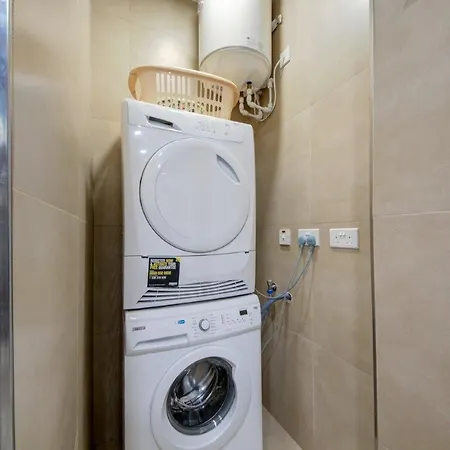 2 Bedroom Maisonette In The Heart Of Apartment