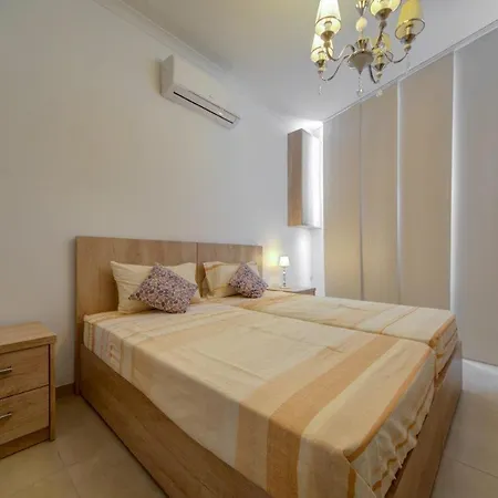 2 Bedroom Maisonette In The Heart Of Apartment