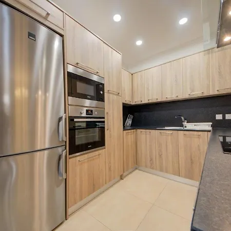 2 Bedroom Maisonette In The Heart Of Apartment Gudja