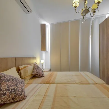 Διαμέρισμα 2 Bedroom Maisonette In The Heart Of