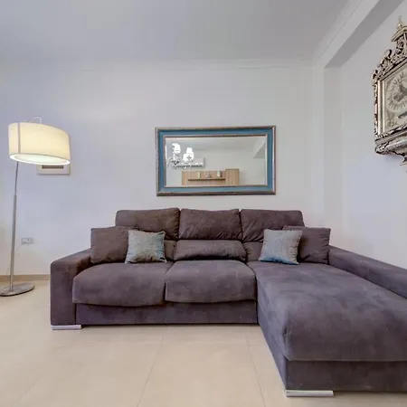 2 Bedroom Maisonette In The Heart Of *