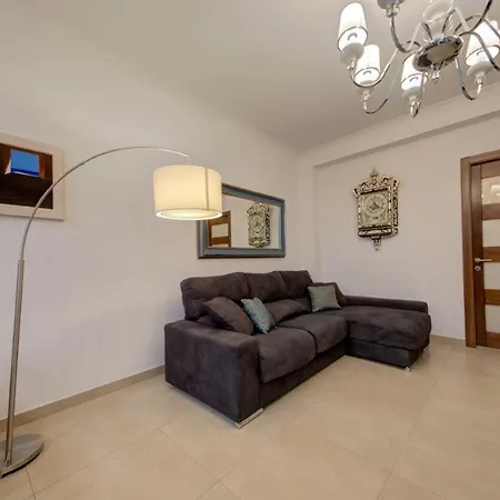 2 Bedroom Maisonette In The Heart Of Διαμέρισμα *